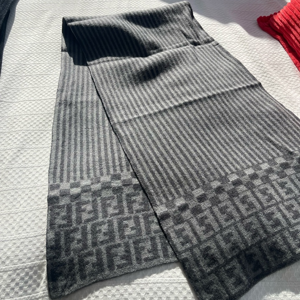 Vintage Fendi Grey and Black Scarf - Picture 1 of 6